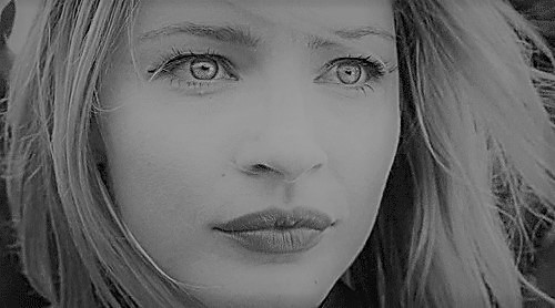 WakingDreams82's tweet photo. She's just one of many #passengers on this ship to the capital. A face in the crowd. No one special for once. Her only distinguishing trait is her height. It's impossible to blend in when you're tall, especially when you're a woman. Home is so close and yet so far away. #vss365 https://t.co/l6rUYzEOw2