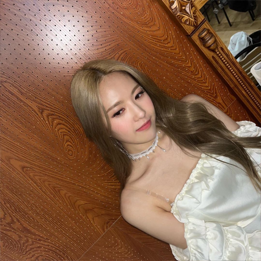1024gram's tweet photo. sihyeon_shine 🐰💭 #시현
211226 ✩ instagram post

[eng]
🤍 # 2021k-stage # K-STAGE # ariaz

#SIHYEON #ARIAZ #아리아즈 https://t.co/kNflc55Gsa