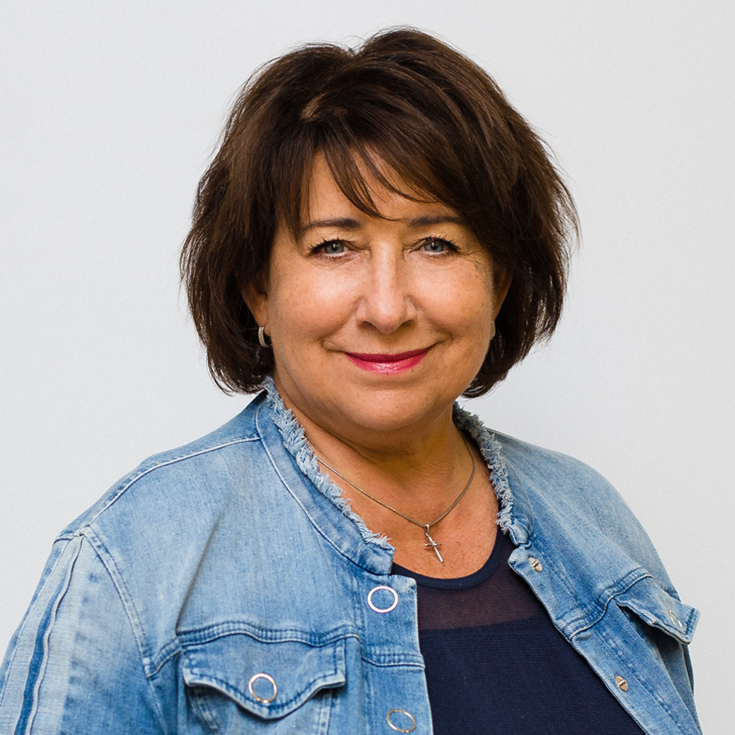 🎉 26 декабря свой день рождения отмечает исполнительный директор "Энергии" Ирина Денисова.
🎂 Желаем крепкого здоровья, семейного счастья и успешной работы по развитию ивановского баскетбола!
#тдлэнергия #ЭнергияИваново