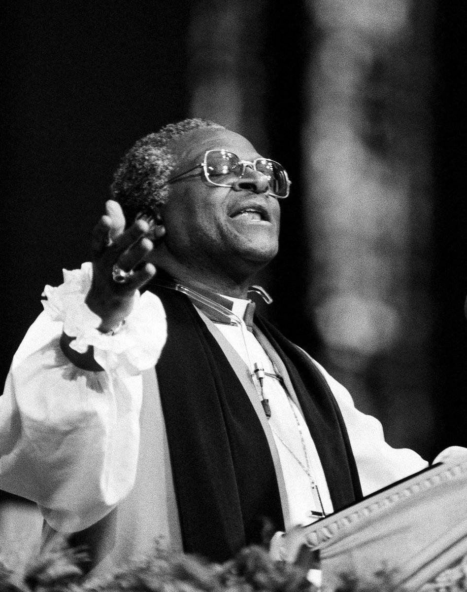 stewartdantec's tweet photo. Bishop Desmond Tutu. A mighty tree. A house wide open. A light of lights. Defender of the oppressed. Lover of the people. Witness to the grace, beauty, and glory of God. We salute you. Rest in power, love, and peace. Rest on. ❤️🕊 https://t.co/lh5uiEo3re