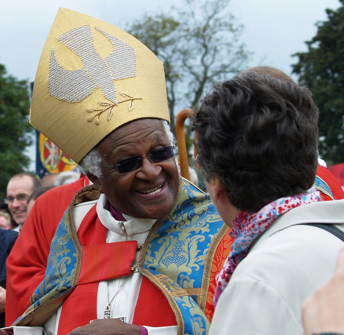 JChipperton's tweet photo. Remembering Archbishop Desmond Tutu with great joy! ⁦@StAlbansCath⁩ #June2007 https://t.co/25OBZ9yBq1