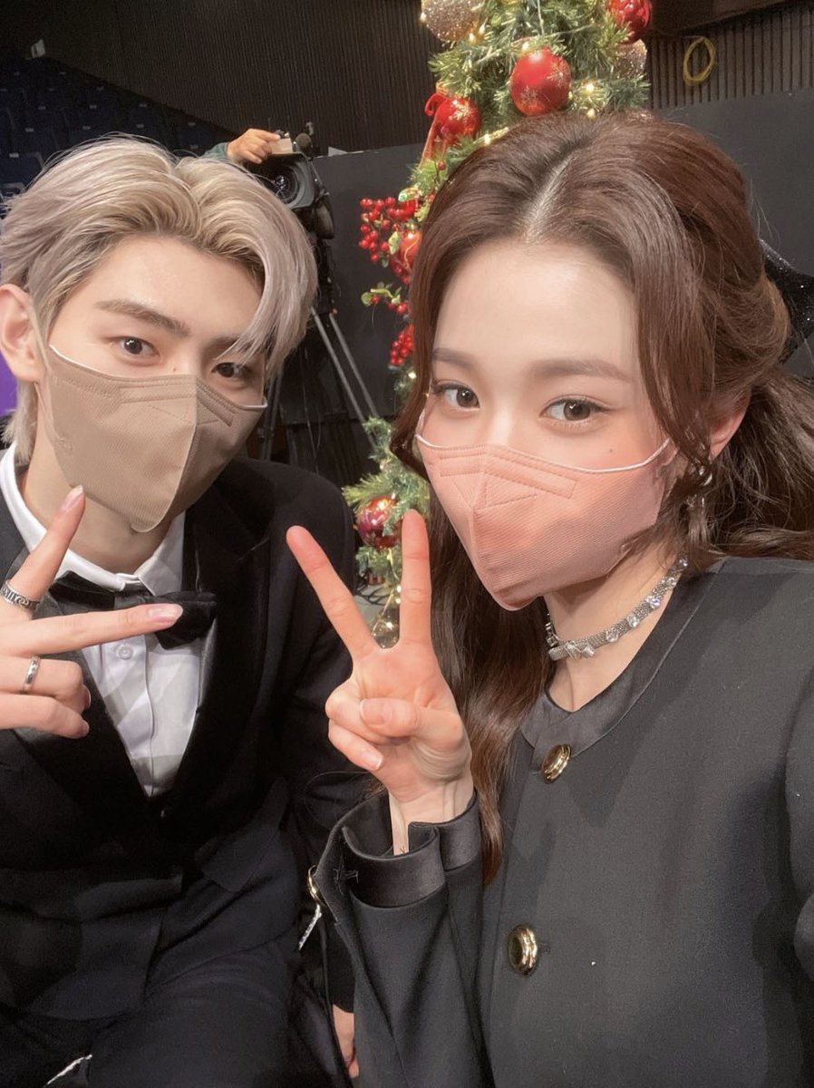 cartforbambi's tweet photo. PRETTY BFFS OMGGGG https://t.co/IoMQIBzkmK