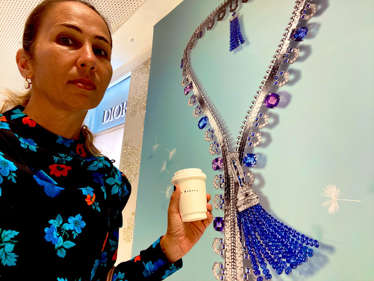 PinkTaxiRunner's tweet photo. Santa, you get a year’s notice  💎 ☕️ https://t.co/Fx8lQTD1mU