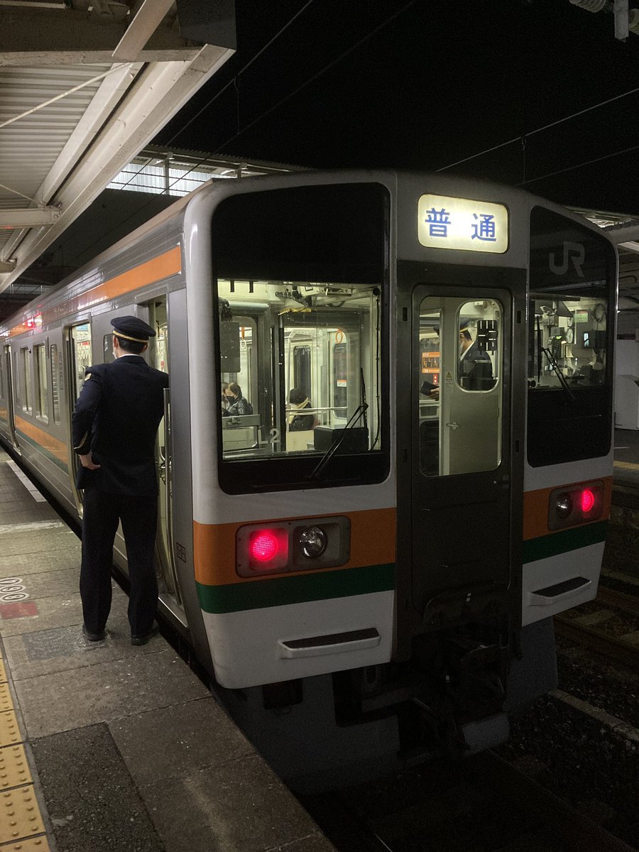 CfryerV's tweet photo. 東海道線の人身事故で寒波来てる中、東田子の浦行きを見送る屈辱
#東海道線 #人身事故 https://t.co/Ozys5CZCBo