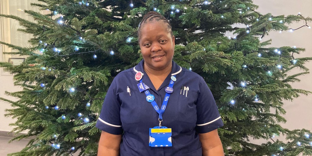 NHSEngland's tweet photo. 'Last Christmas I visited a patient who lives alone. I was the only person she saw on Christmas Day.'
 
Thank you to District Nurse Team Manager Zoe and to all our NHS colleagues who work out in the community — it's such vital work, especially over Christmas. https://t.co/rUvXhJgo0M