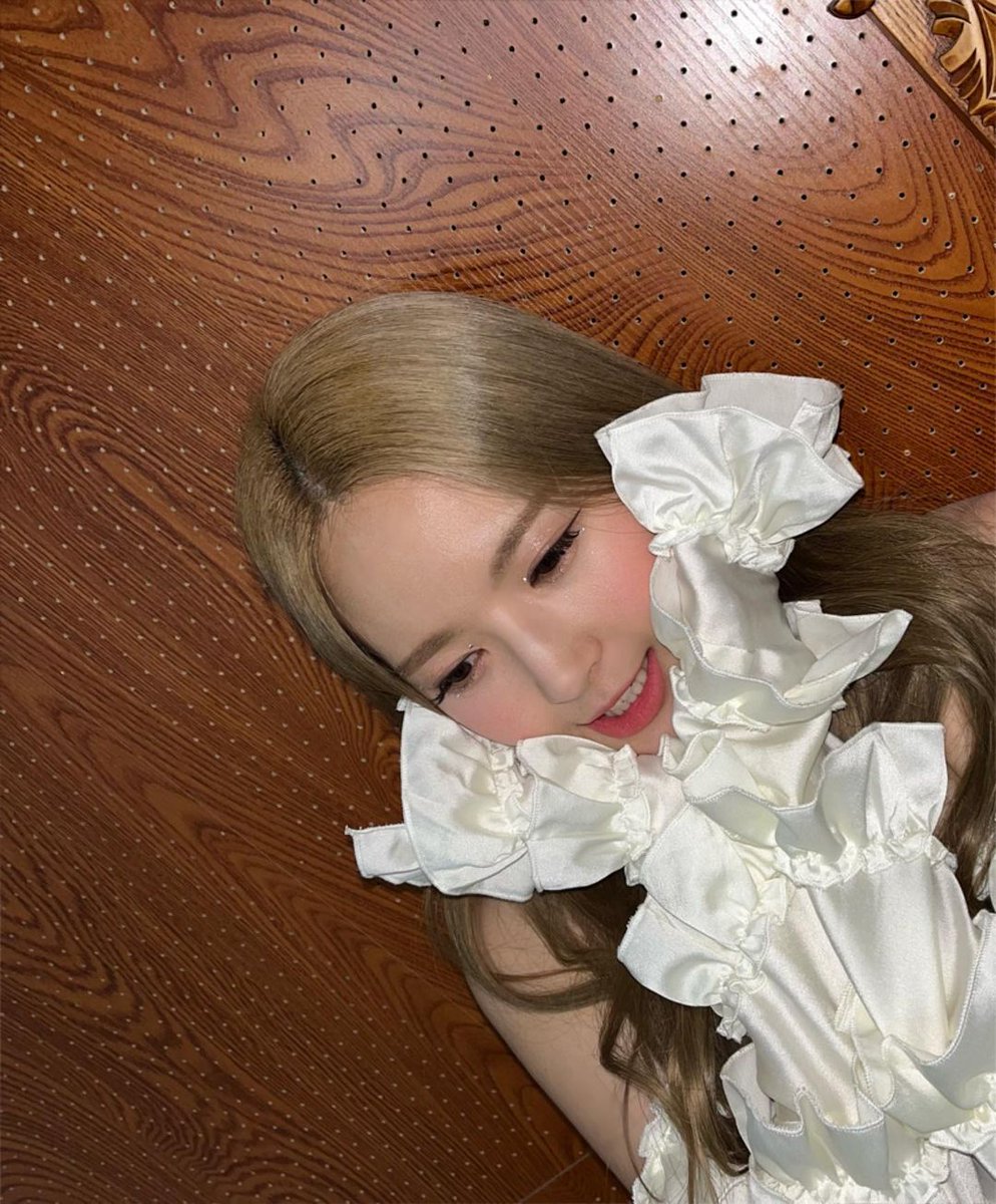 1024gram's tweet photo. sihyeon_shine 🐰💭 #시현
211226 ✩ instagram post

[eng]
sweet pea💐

#SIHYEON #ARIAZ #아리아즈 https://t.co/cx0AYhQERF