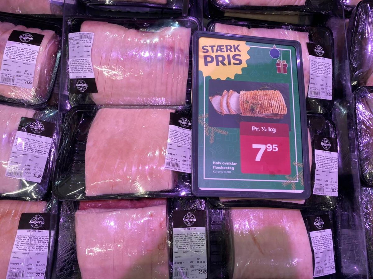 SvendAageSaltum's tweet photo. Flæskesteg smager nu engang bedst, når den ikke har været for dyr at købe. Husk på, at det ikke er alle, der som @BirgitteNybrg har råd til at lægge 250 kr på disken hver gang hun vil have en bette ribbenssteg #dkpol #dansk https://t.co/a5iHdC79HY