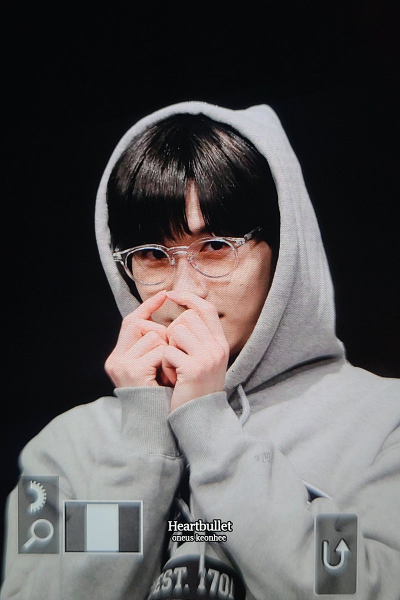 211226 팬싸 프리뷰 하.. 이 아기 뭐임🤦🏻‍♀️🤦🏻‍♀️
#원어스 #ONEUS #건희 #KEONHEE