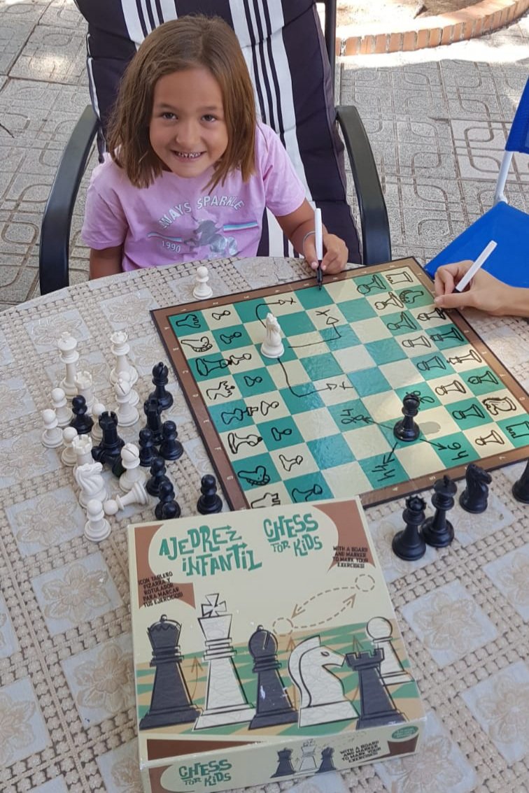 OCACHESS's tweet photo. ♟Conoce #AjedrezPintable un recurso increíble para aprender ajedrez. Podrán explicar conceptos básicos y fundamentales de ajedrez utilizando los rotuladores para marcar casillas, rutas, piezas, distancias... Una combinación perfecta para el aprendizaje.
◻◼◻◼◻◼◻◼◻◼◻ https://t.co/8fsgSB8EXo