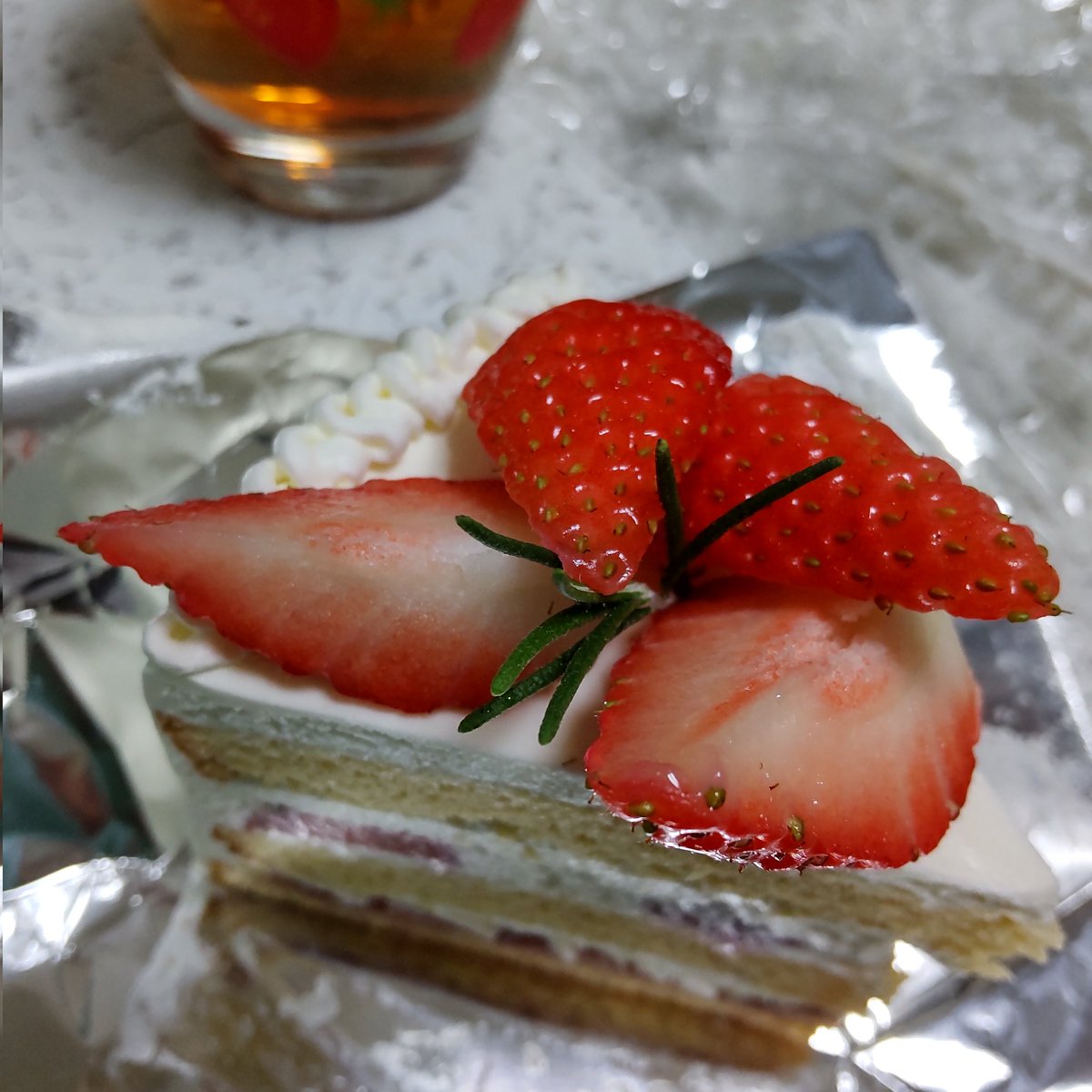 CyunnSumomoame's tweet photo. #BarQuartet🍓🍰
バーカルテットさんの🍓🍰
これまた、うまー😋
一番下が手作り🍓ジャムかな。
クリームはしっかり系😉
今年は🍓🍰たくさん頂きました
シャンメリ🍷&静岡茶🍵にて。 https://t.co/CS9XaIddzU