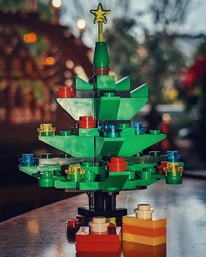 Festive greetings y'all 🌲🎄🌲
.
.
.
🦌
.
#lego #legophotography #legofan  #legophoto #thelaend <a href="/thelaend/">The Länd</a> #theländ #christmas #weihnachten #weihnachtsbaum #christbaumloben instagr.am/p/CX8M3m7LBSP/
