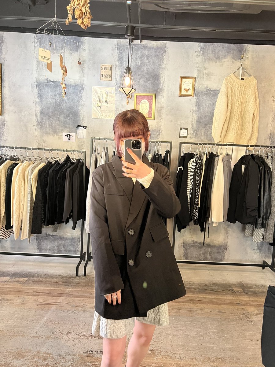 anmna__'s tweet photo. 本日も御来店ありがとうございました🥀

ニットパンツの着回しコーデです！
オーバーサイズのアイテムと合わせるのがオススメです✨ https://t.co/gr0RuDfbGA