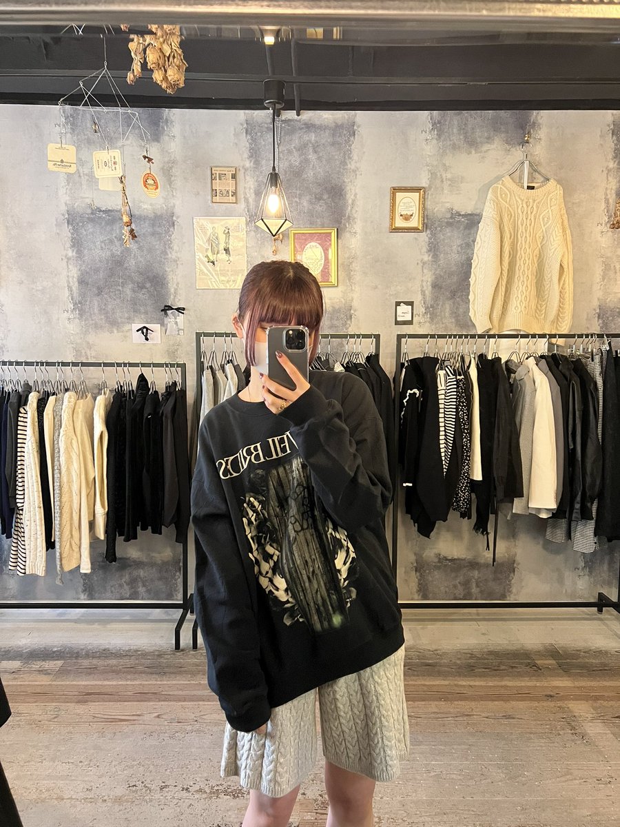 anmna__'s tweet photo. 本日も御来店ありがとうございました🥀

ニットパンツの着回しコーデです！
オーバーサイズのアイテムと合わせるのがオススメです✨ https://t.co/gr0RuDfbGA