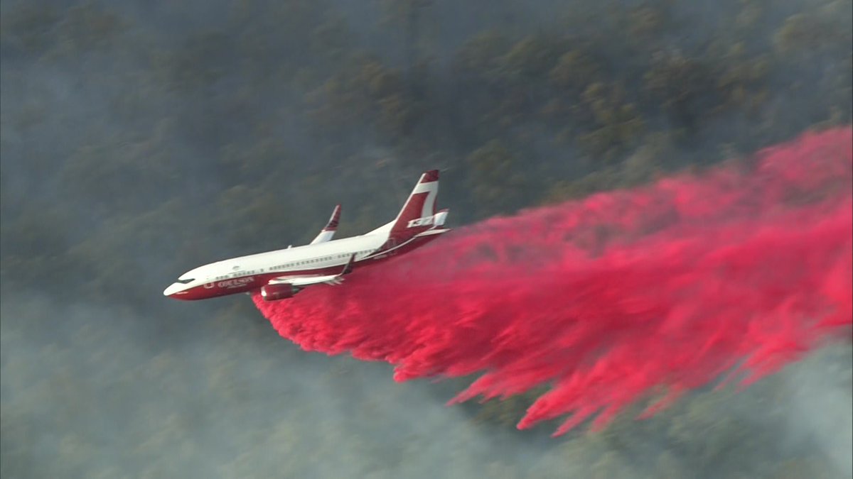 Emergency #bushfire warning issued as fire destroys structures in Wooroloo east of Perth abc.net.au/news/2021-12-2… via <a href="/ABCaustralia/">ABC Australia</a>