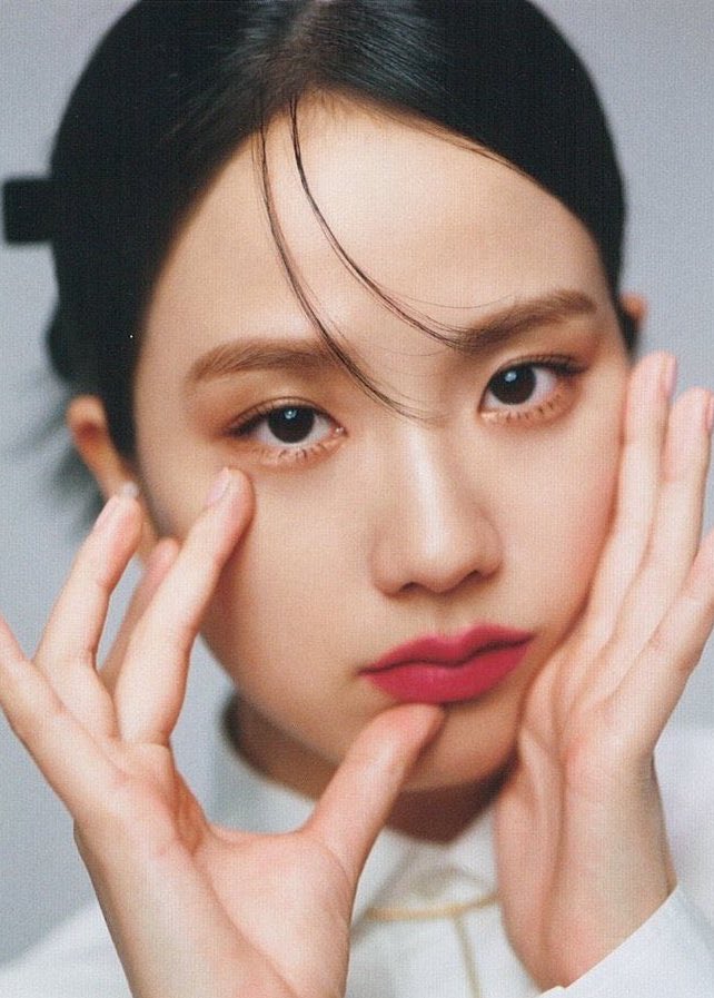 jisoovalentine's tweet photo. "jisoo herself is definitely a new look that defines new beauty in the modern society.." so true https://t.co/IsZEqKZUlO