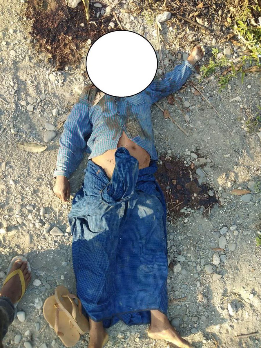 AungZ20's tweet photo. SAC terrorists bombarded Nantchaing village by military helicopters on Dec 23, set ablaze to the residnetial properties, and shot dead to at least 10 innocent residents, reportedly. #WarCrimesOfJunta #Dec26Coup #WhatsHappeningInMyanmar https://t.co/RkWvmNWDmR