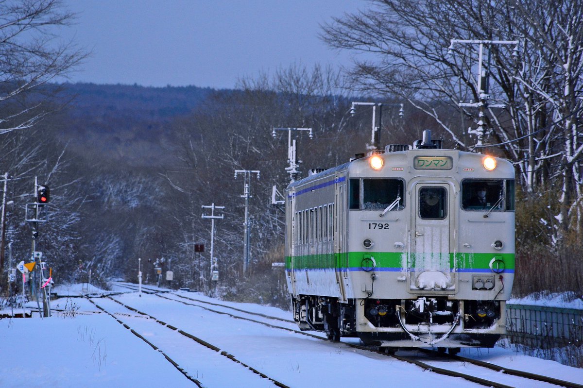 hakodate_r228's tweet photo. 銚子口駅  キハ40交換シーン
2842D  キハ40-1792
2841D  キハ40-1813
あまり上手く撮れなかったが良い記録になったと思う。

2021.12.13  撮影 https://t.co/yeJjwDhUwZ