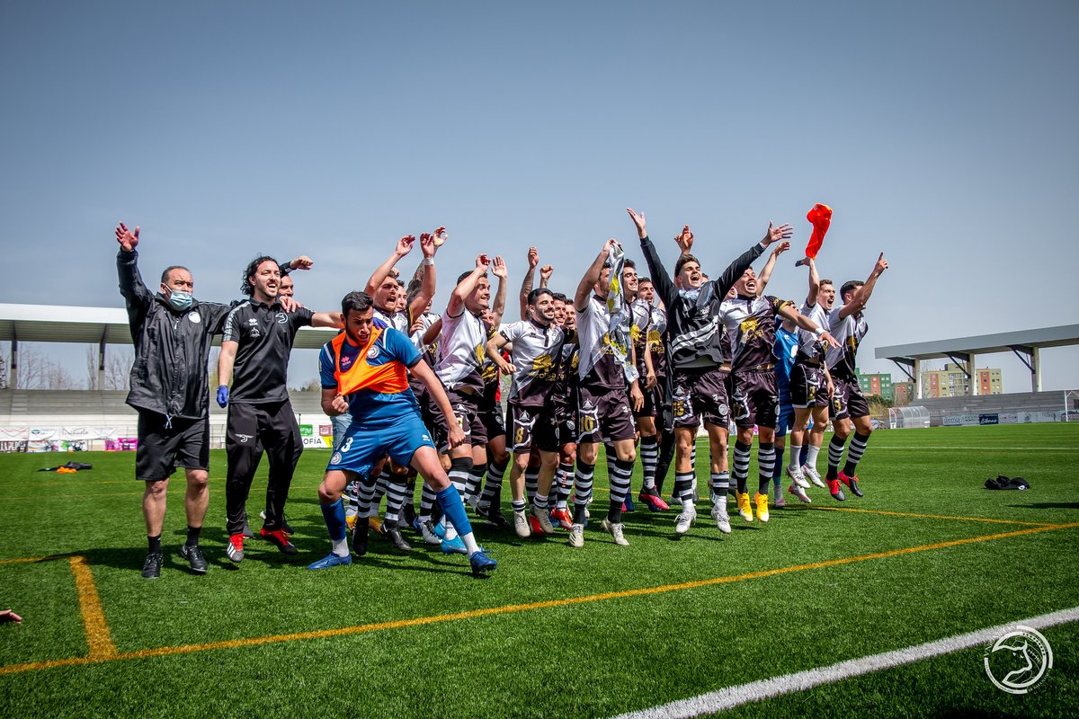 UnionistasCF's tweet photo. 📸 FOTOS | En MARZO, tras una espectacular temporada 2020-21, se confirmó el ascenso a 1ª RFEF. 

¡Unionistas de Salamanca se cuela entre los 82 mejores equipos del fútbol español tras haber nacido en la última categoría! https://t.co/AL7KF48Std
