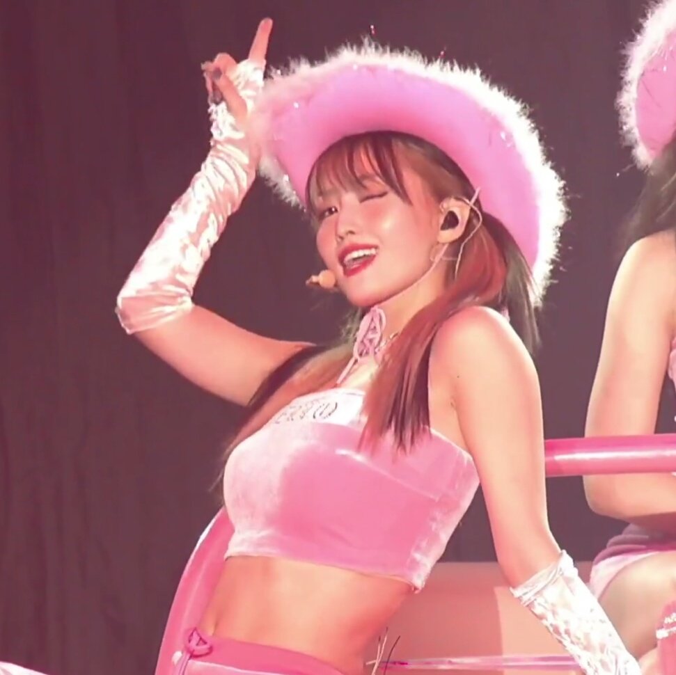 momohiraily's tweet photo. HOTTEST https://t.co/srmLpk5JfU