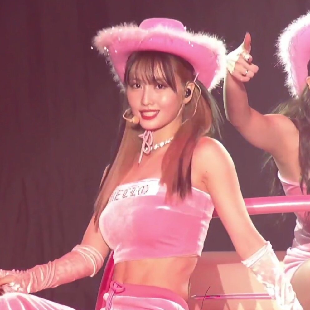 momohiraily's tweet photo. HOTTEST https://t.co/srmLpk5JfU