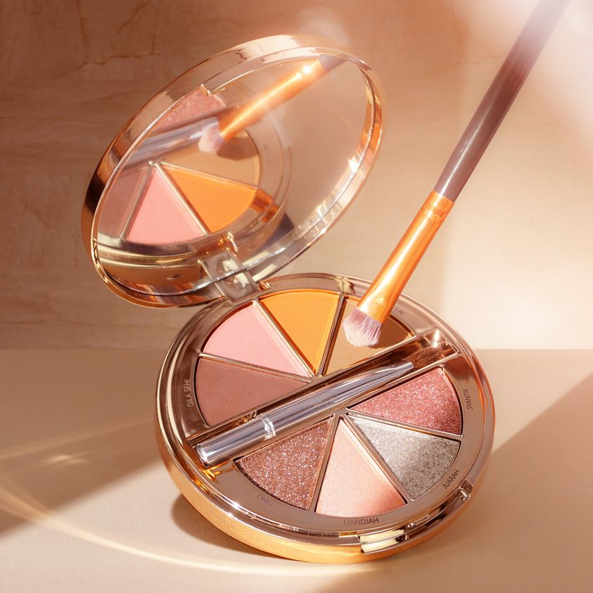 LTPRO_COSM's tweet photo. Palette Make Up cetar ini siapa sih yang masih belum tahu? 😍😍
.
Express It! Make Up Palette memang si mungil serba bisa! 8 warna yang cocok banget untuk eyeshadow, blush, contour hingga highlight
.
#LTPRODoItLikeAPro https://t.co/Kc3LxkQvaG