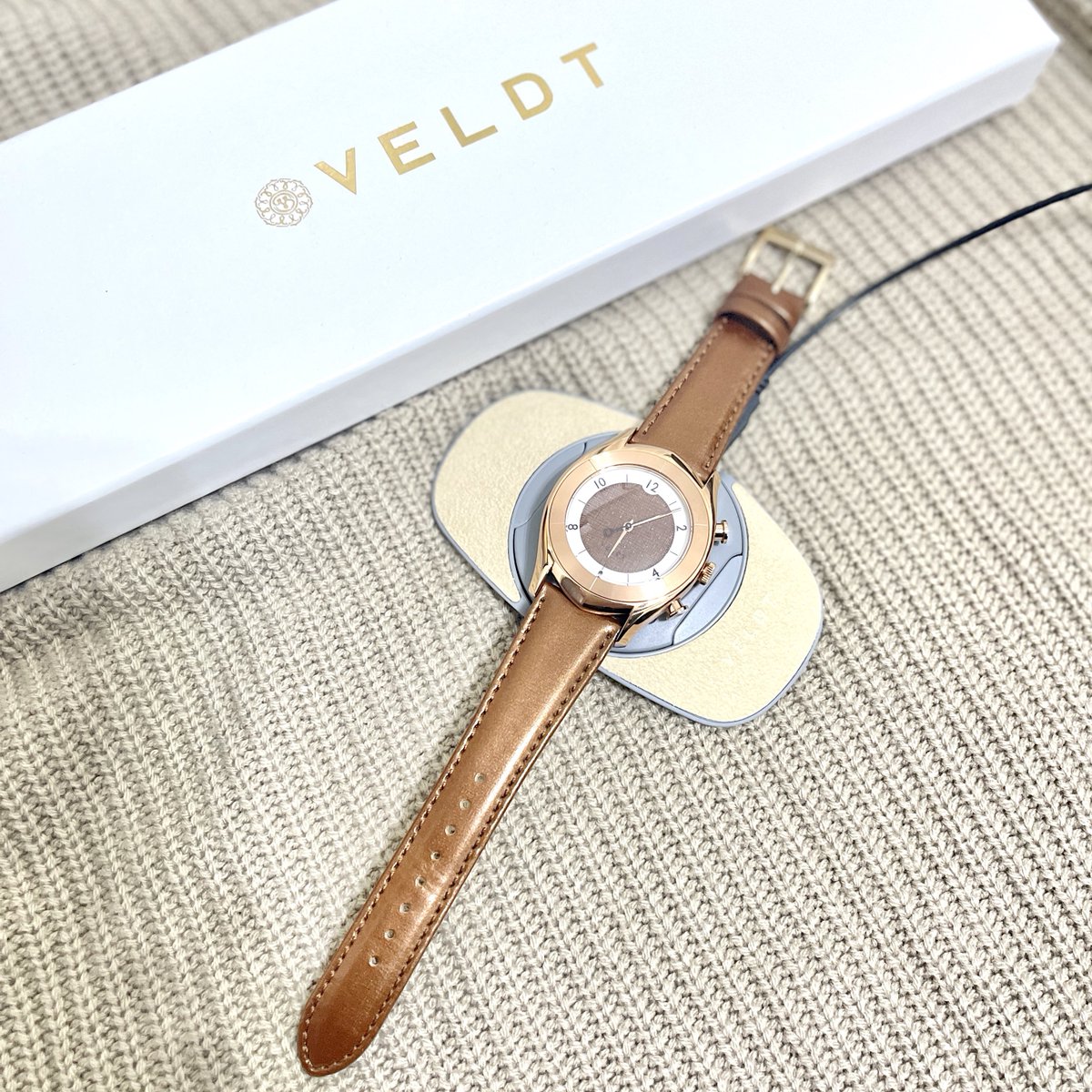 sana0710happy's tweet photo. 𓂃🎁
VELDT(ヴェルト)様より♡
『 Model VG Brown R -
Brown Hairline Calf Strap ⌚⸝⋆︎』
いただきました😭💛
🔎https://t.co/oeUUZkitTr
スマートウォッチではめずらしい
アナログ文字盤のデザインで
高級感ただよう #VELDT 🥺⌚️♬︎
#けんまま当選報告 続➡️ https://t.co/3ax6XxDaJ4
