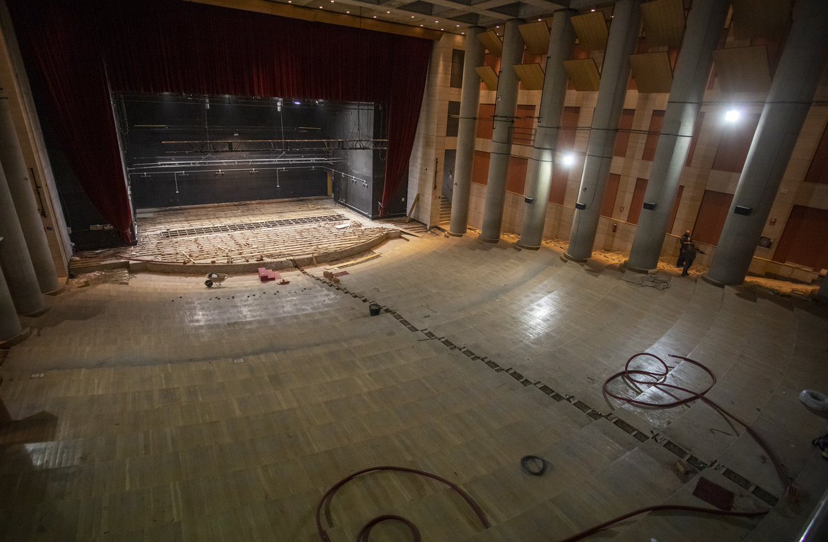 🚧Avanza la mayor reforma del auditorio de la Casa Colón en 3 décadas para renacer en marzo como gran espacio cultural y de congresos. Una completa remodelación interior con una inversión que supera el medio millón €, en parte sufragada por el Plan Turístico de Grandes Ciudades