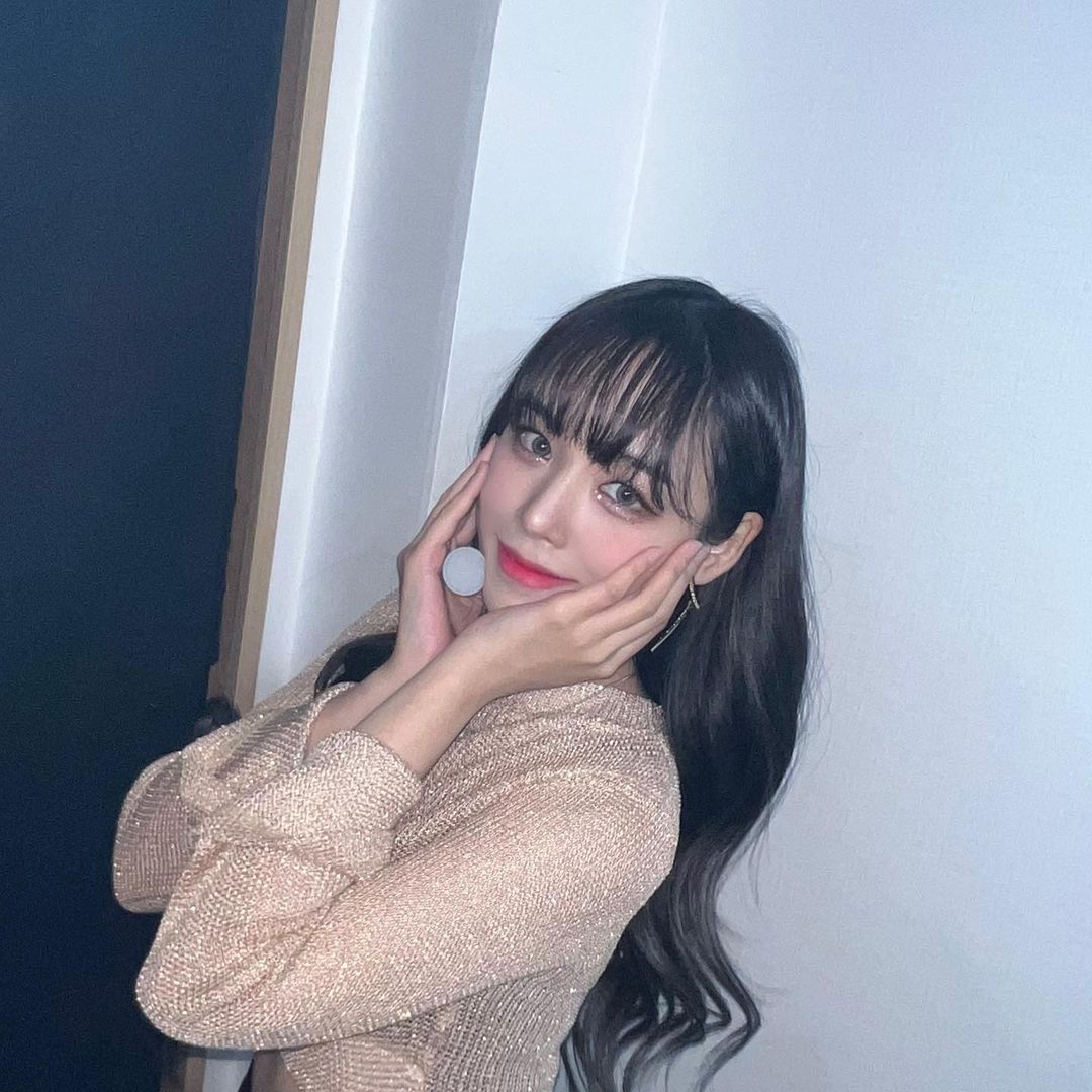 1024gram's tweet photo. dawonha.e 🐹💭 #다원
211226 ✩ instagram post

[kor]
오늘도 덕분에 행복했습니다 ❤️너무너무 감사한 하루❣️

[eng]
Thanks to you, I was happy today ❤️ Thank you so so much for today ❣️

#DAWON #ARIAZ #아리아즈 https://t.co/KB2ZCGtpUL