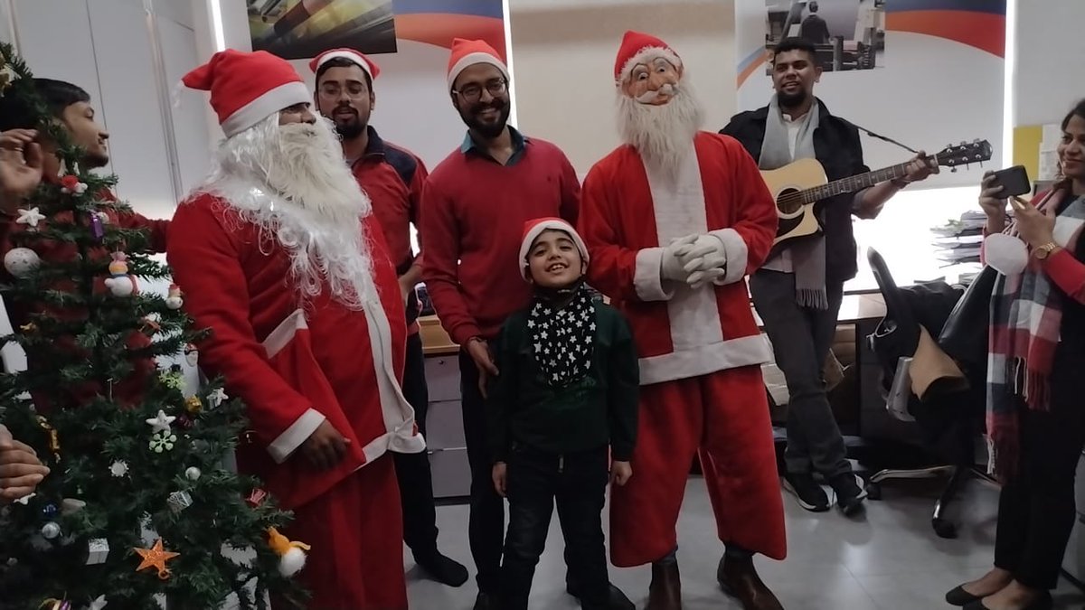 colossus_tex's tweet photo. Christmas is a season of great joy, a time for remembering the past and hoping for the future. Colossus Family came together to celebrate the Christmas. Team CT celebrating a glittery, sparkly & joyful Christmas!
Merry Christmas from us to you!
#Christmas #Colossustex #Xmas https://t.co/YGgRMLRCq8