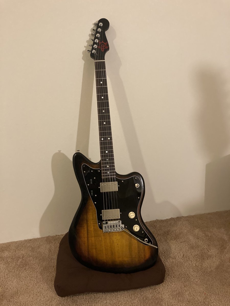 rplcrazy's tweet photo. my new gear...

まだやることはあるんですが（ストリングガイドとか）ひとまず完成です！マウイ島の土産物屋で買ったステッカーがかわいい。

Body: monkeypod &amp; koa(top)
Neck: I. rosewood on maple
 extremely fat grip
Fender lock tuner
PU: suhr thornbucker

#クレDIY 35 https://t.co/bddFGGNh2S