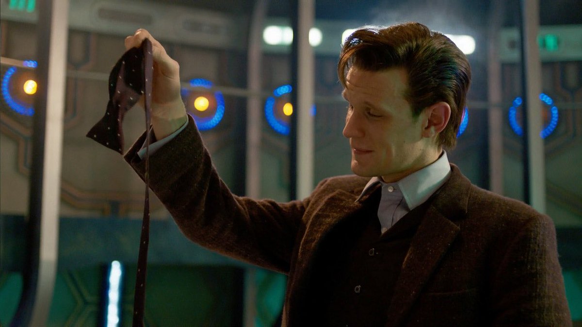 TARDISman550's tweet photo. Little comparison of my time of the Doctor Christmas recreation #DoctorWho #TARDIS #timeofthedoctor #Mattsmith #11thdoctorcosplay #11thdoctor https://t.co/xrY0X9sNMp