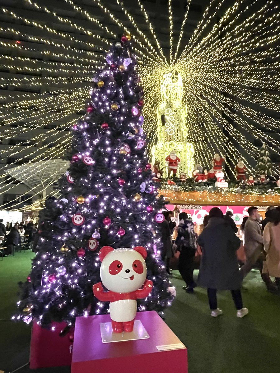 kurotuma's tweet photo. 天神のクリスマスマーケットは26日22時まででした(゚∀゚) 極寒だったけど、混雑もなく ホットチョコレート飲みながらラストステージを楽しんできたw やはり歓喜の歌素晴らしかった!(〃ω〃) また来年!
#クリスマスマーケット #天神 #theLACK https://t.co/aEjJ9Ne567