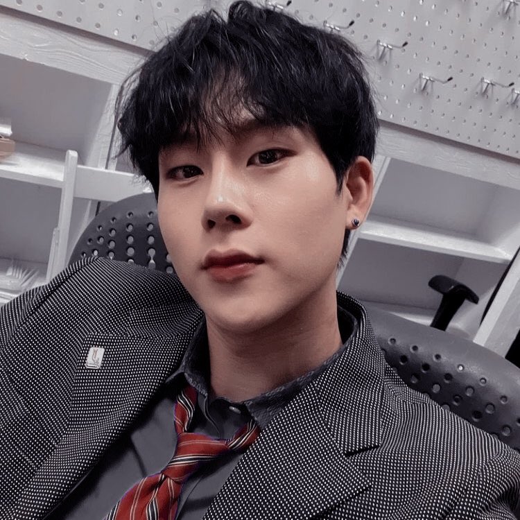 intokyuns's tweet photo. Joohoney:
- at first he would just let u be 
- after a few minutes he’d show u all the aegyo he has to offer
- he’d walk towards you and smile widely because he knows u love his dimples
- u promised you weren’t gonna give in 
- but he wouldn’t stop until you’d say something https://t.co/pun6hliao1