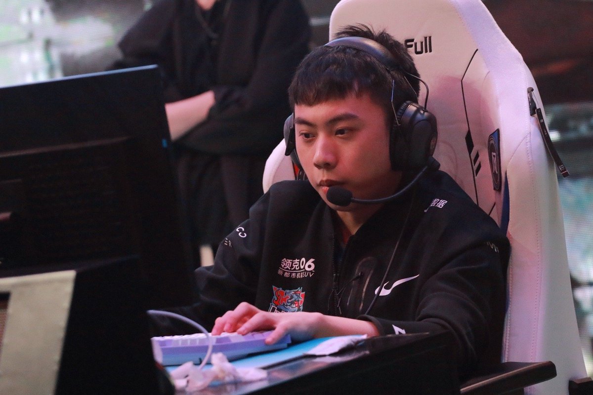 LNG_Esports Doinb wearing richard mille 