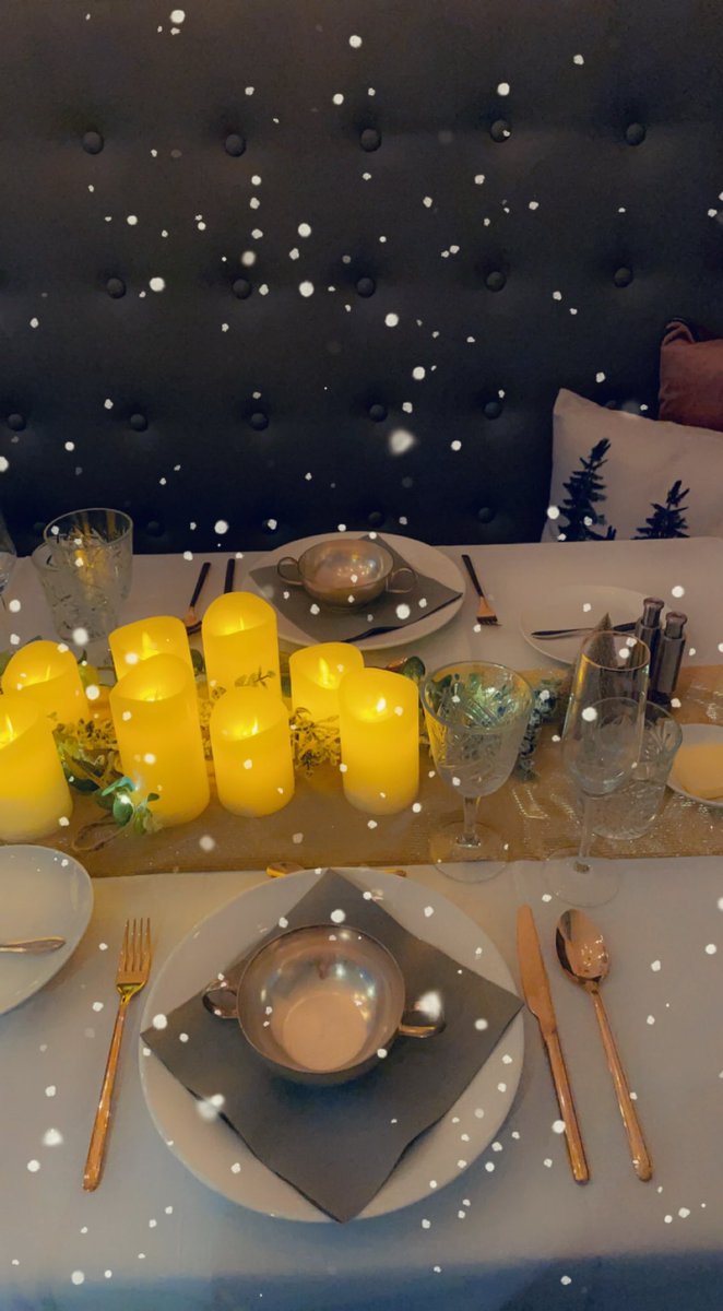 PeterterHorst's tweet photo. Kerstdis met het gezin. De soepkommen zijn zwaar verzilverd en kregen we afgelopen zomer cadeau van het Oostenrijkse hotel waar we al 30 jaar in de winter komen. #xmasmemories https://t.co/1ALwMcrsOL