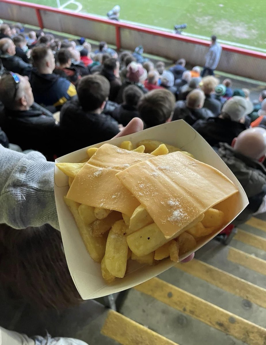 FootyScran's tweet image. Cheesy chips at Cheltenham Town (@CTFCofficial) 

💷 £3