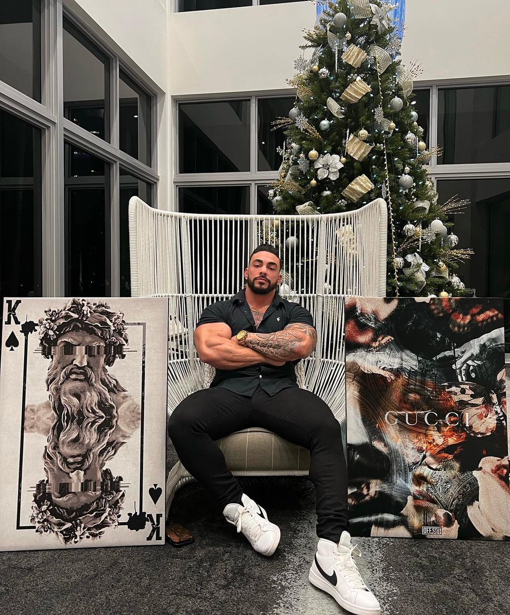 MuscleShane's tweet photo. Its time we gave Santa an upgrade https://t.co/aInGEzfMzV