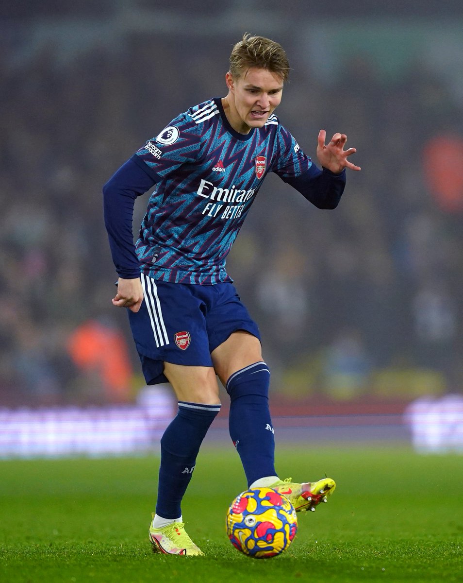 Squawka's tweet photo. No player has been directly involved in more Premier League goals in December than Martin Ødegaard:

◎ 3 goals
◉ 3 assists

Two assists today. ✌️ https://t.co/YRI0fg79ua