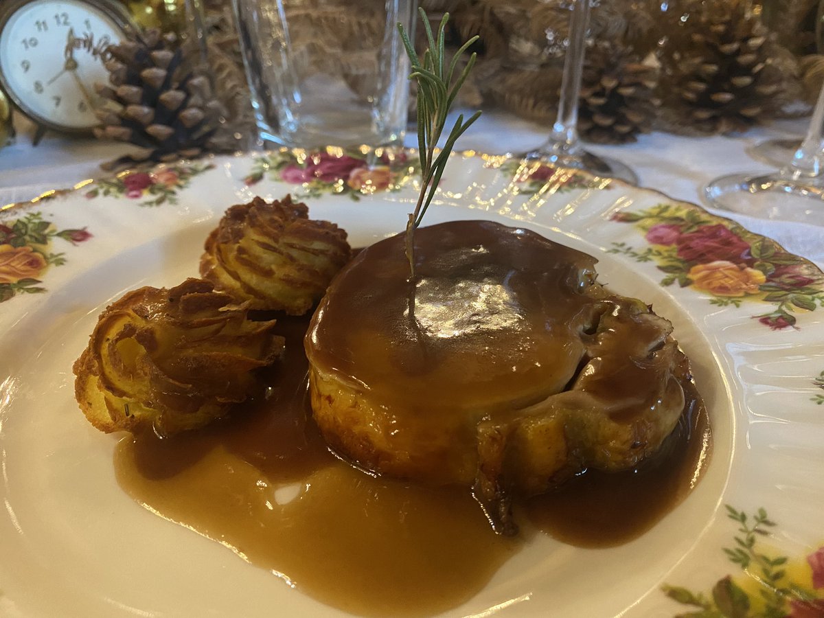 G_Parrello's tweet photo. Pranzo fuori porta con le mie sorelline #SantoStefano #26dicembre #sorelle #Natale2021 #Ricambio #Altrettanto #CABINADIREGIA https://t.co/CI5QQzaiHR