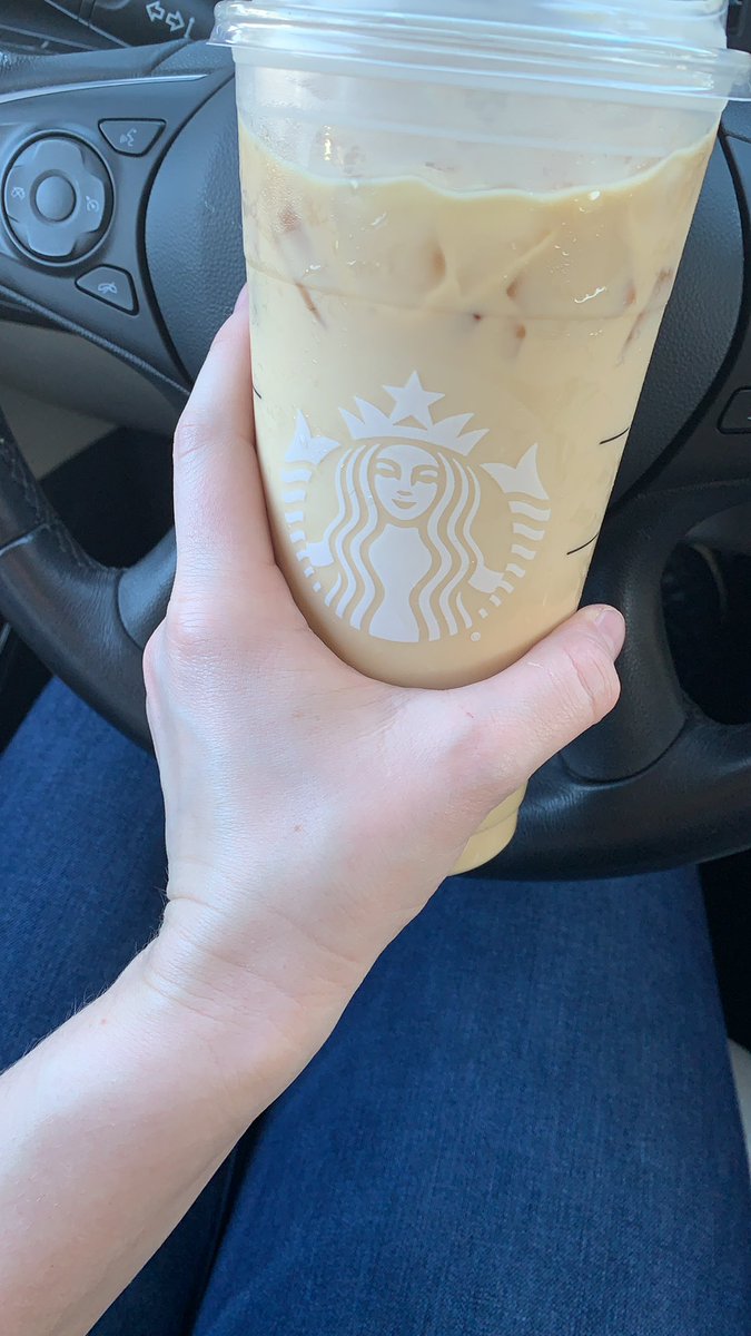 Megaannn25's tweet photo. Didn’t realize this is what light cream looks like 🥴🤮 @Starbucks https://t.co/v9VEZJDjhN