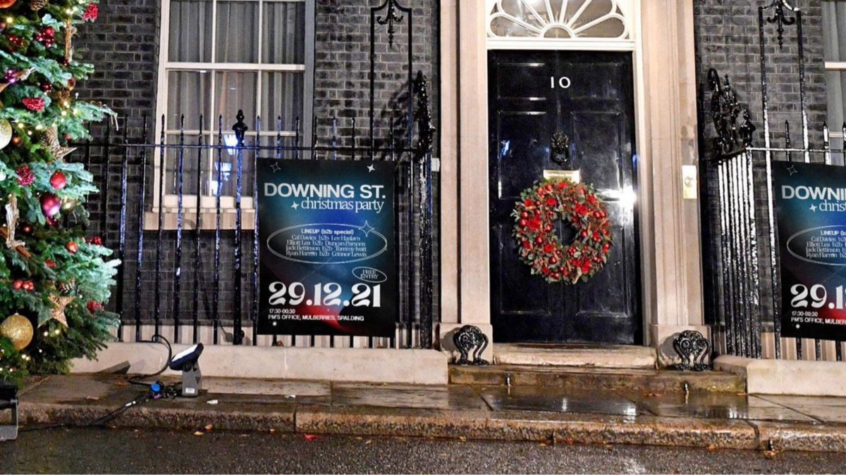 Downing Street we are nearly here!!

Don’t forget this Wednesday is the #DowningStreet #ChristmasParty at #MulberrysBar, #Spalding!

🥳 Wednesday 29th December
🥳 5.30pm to 12.30am
🥳 Free Entry

*NHS COVID pass (2 jabs) or proof of negative lateral flow required*

#christmas2021