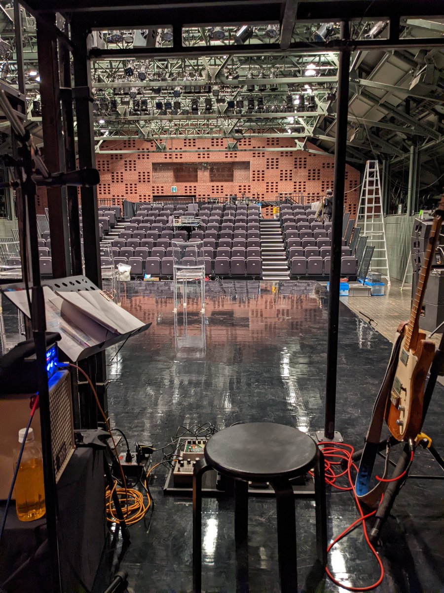 JunYa_B's tweet photo. 横浜赤レンガ倉庫にて開催していた舞台PLAY/GROUND Creation#2 『Navy Pier 埠頭にて』は無事に終幕しました。
各セクションスタッフに支えてもらい5人目のメンバーとしていつも舞台の上でAもBも見守りました。
戦い抜いた8人に心からの賛辞を。
ご来場いただいた皆さま大変ありがとうございました。 https://t.co/YpI5kv6Sxz