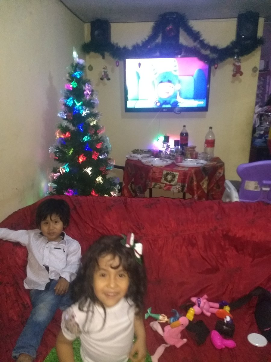 Esta NAVIDAD 2021 siempre será recordada especialmente por nuestros Niños y el verlos Felices es nuestra Alegría en estos momentos difíciles. Gracias a DIOS por todo, valoremos la vida y oremos por quienes la pasan mal, seamos  la Humildes y Sensibles ante todo.
