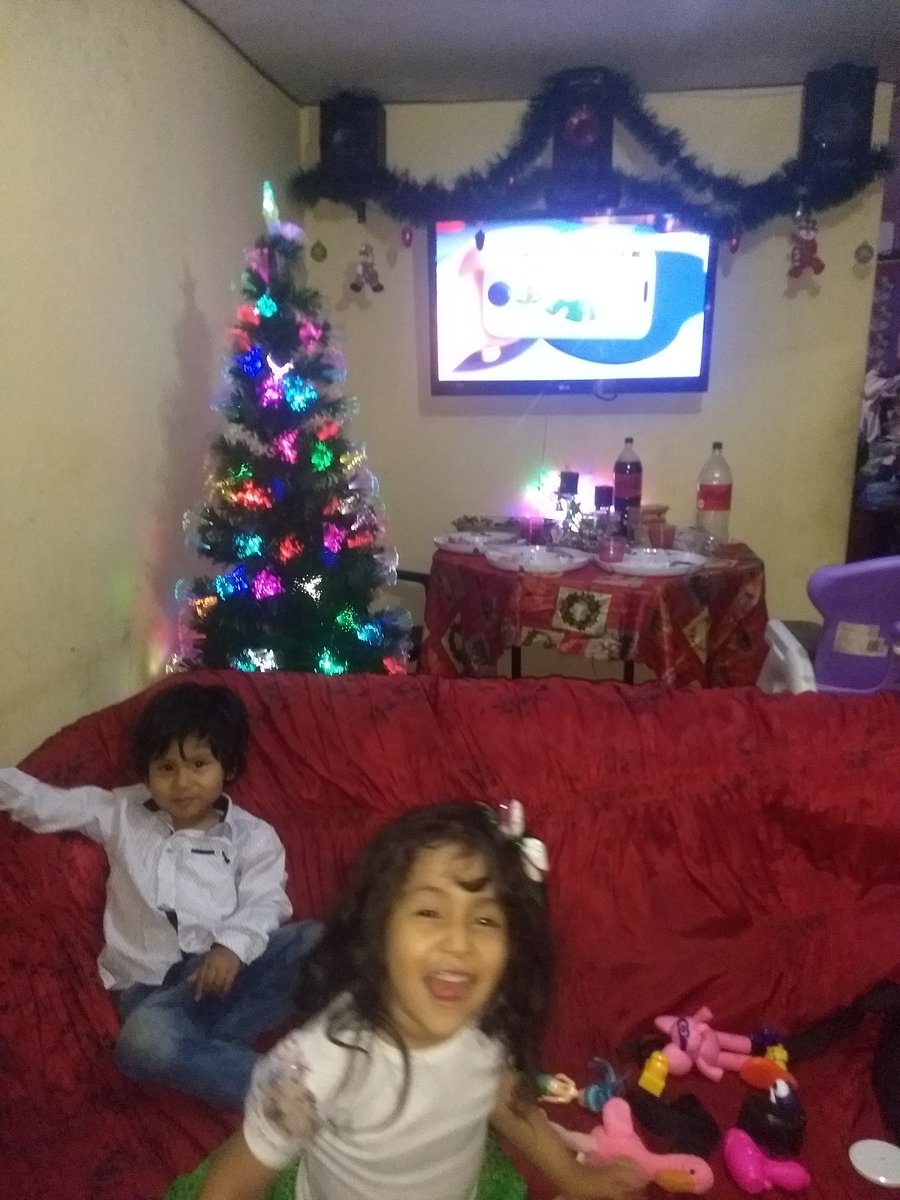 Esta NAVIDAD 2021 siempre será recordada especialmente por nuestros Niños y el verlos Felices es nuestra Alegría en estos momentos difíciles. Gracias a DIOS por todo, valoremos la vida y oremos por quienes la pasan mal, seamos  la Humildes y Sensibles ante todo.