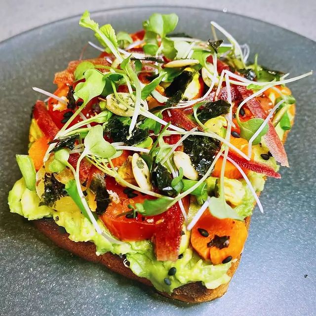 ketol0ve's tweet photo. Avocado toast! 🥑🥕🍅🍞🌱

Eat your veggies! Eat the rainbow! I needed a nutrient infusion today after a few days of fried (and delicious) comfort foods. 🤣🤣😋

#fatloss #bodytransformation #bodygoals #bodyfitness #wlscommunity #rsgcommunity #wwcommunity #healthyweightloss https://t.co/a8gb3UjRwx