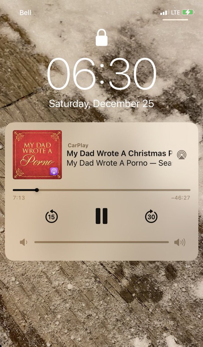 Aizzie's tweet photo. Part of the annual tradition, as I headed to work for my 4th Christmas in a row. #NurseLife #PuffOfCondensation @dadwroteaporno https://t.co/LWf0Kcw8vO