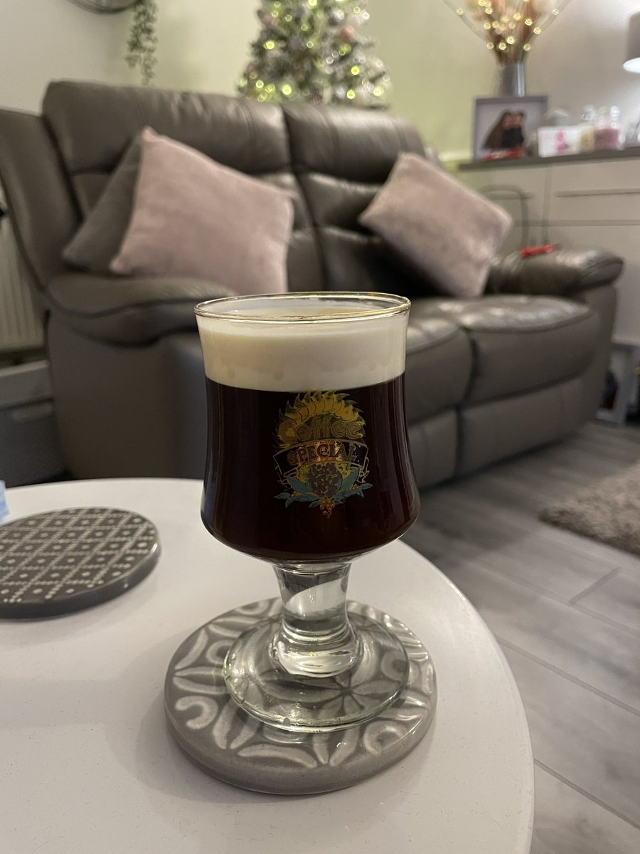 kjr4863's tweet photo. Back to the 80s with my retro coffee glass my nan gave me for my wedding present #coffee #tiamaria #floatercoffee #costa https://t.co/cE3RJcfA1d