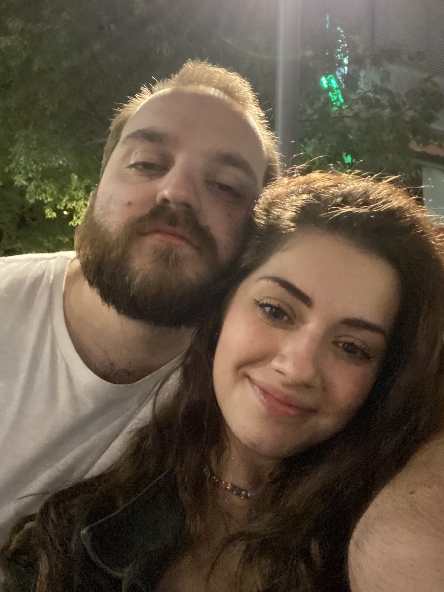 Kelly_jessicaaa's tweet image. Mes 4 meilleurs amis, leur point commun c’est de me supporter car ils sont totalement différent mais si important dans ma vie ❤️ @LaGariance @Gob_Heroique @grgs_hsb merci à vous.