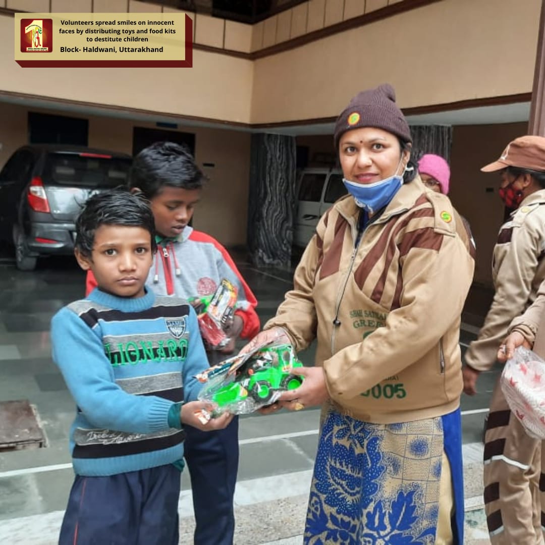 DSSNewsUpdates's tweet photo. Smile On Innocent Face- Distributing toys &amp; food kits to destitute children following the guidance of Saint Dr. @Gurmeetramrahim Singh Ji Insan | Block: Haldwani, Uttarakhand
#SpreadingSmile #SpreadLove #SpreadTheJoy #Smile #toys #ToysBank #FoodBank #SmileOnInnocentFace https://t.co/ockqihxcNz