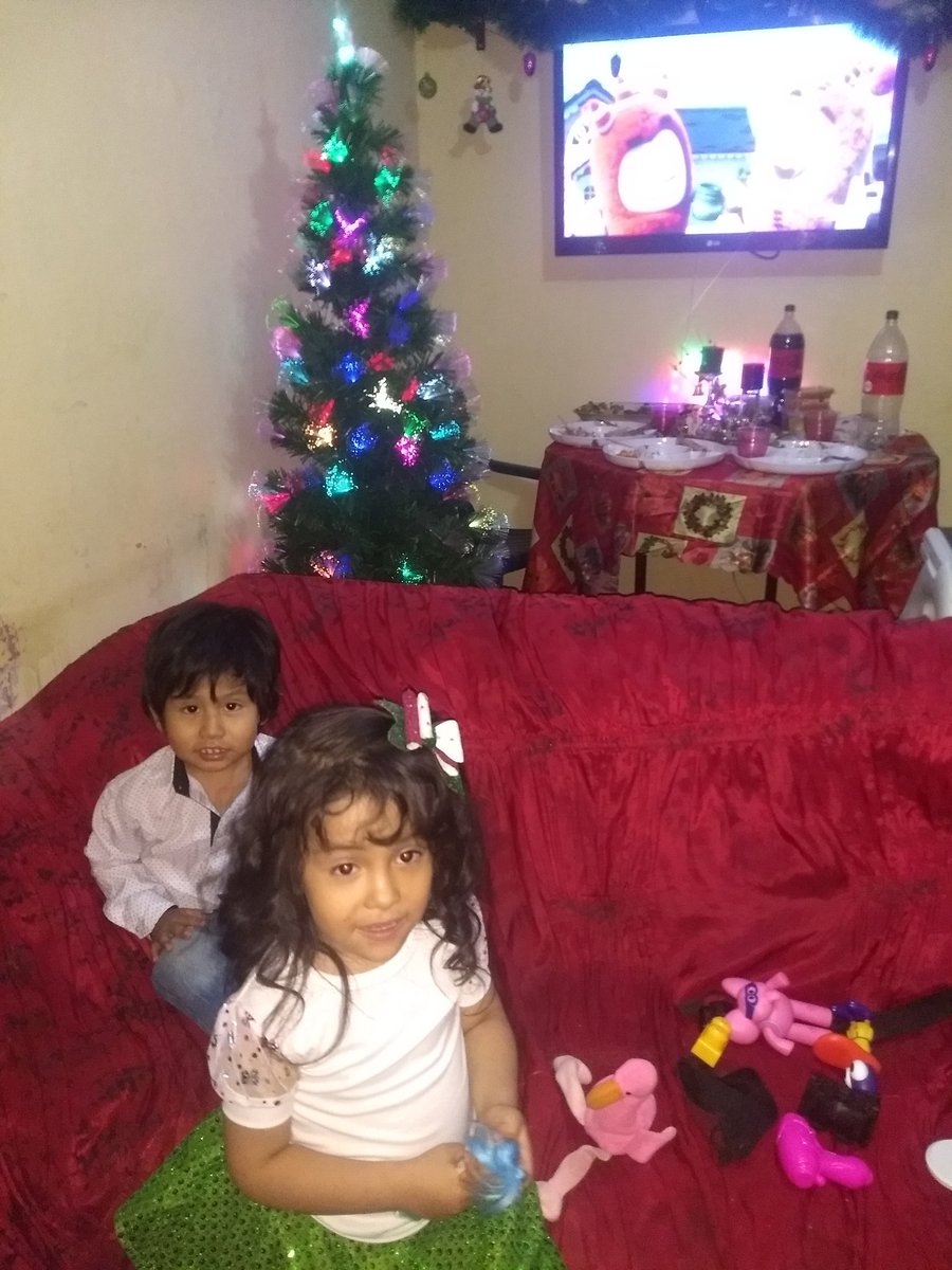 Esta NAVIDAD 2021 siempre será recordada especialmente por nuestros Niños y el verlos Felices es nuestra Alegría en estos momentos difíciles. Gracias a DIOS por todo, valoremos la vida y oremos por quienes la pasan mal, seamos  la Humildes y Sensibles ante todo.